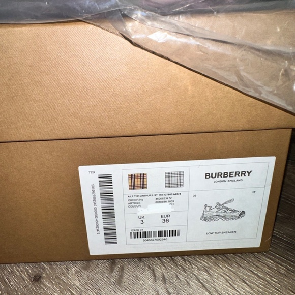 Burberry shoes - Picture 6 of 6